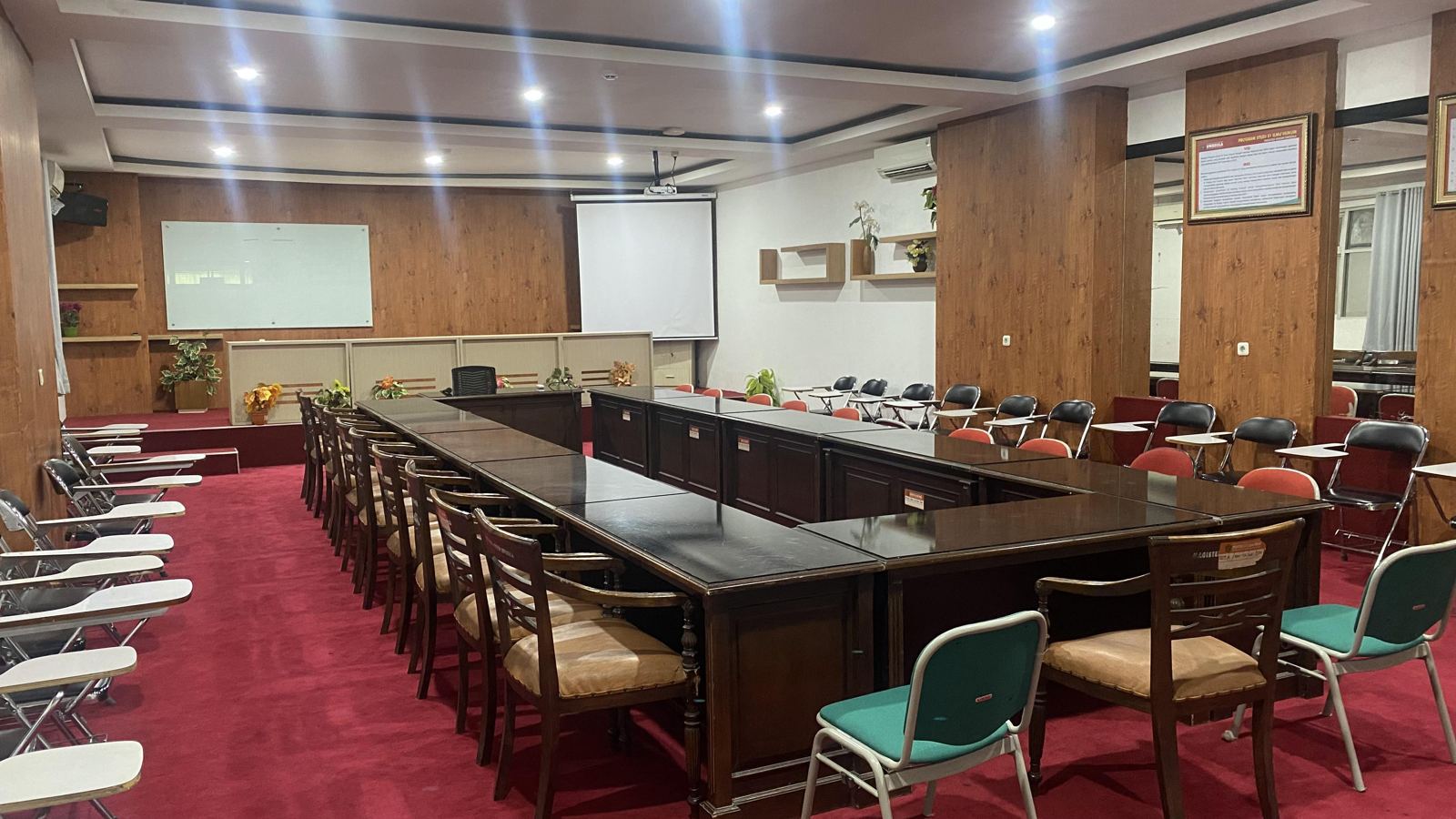 Discussion & Seminar Room